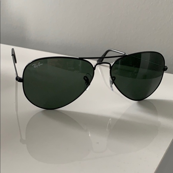 Black Rayban Aviator Sunglasses